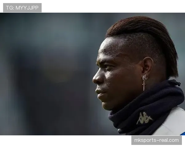 巴洛特利又在更衣室放烟花了？这人到底怎么花掉那么多年薪的